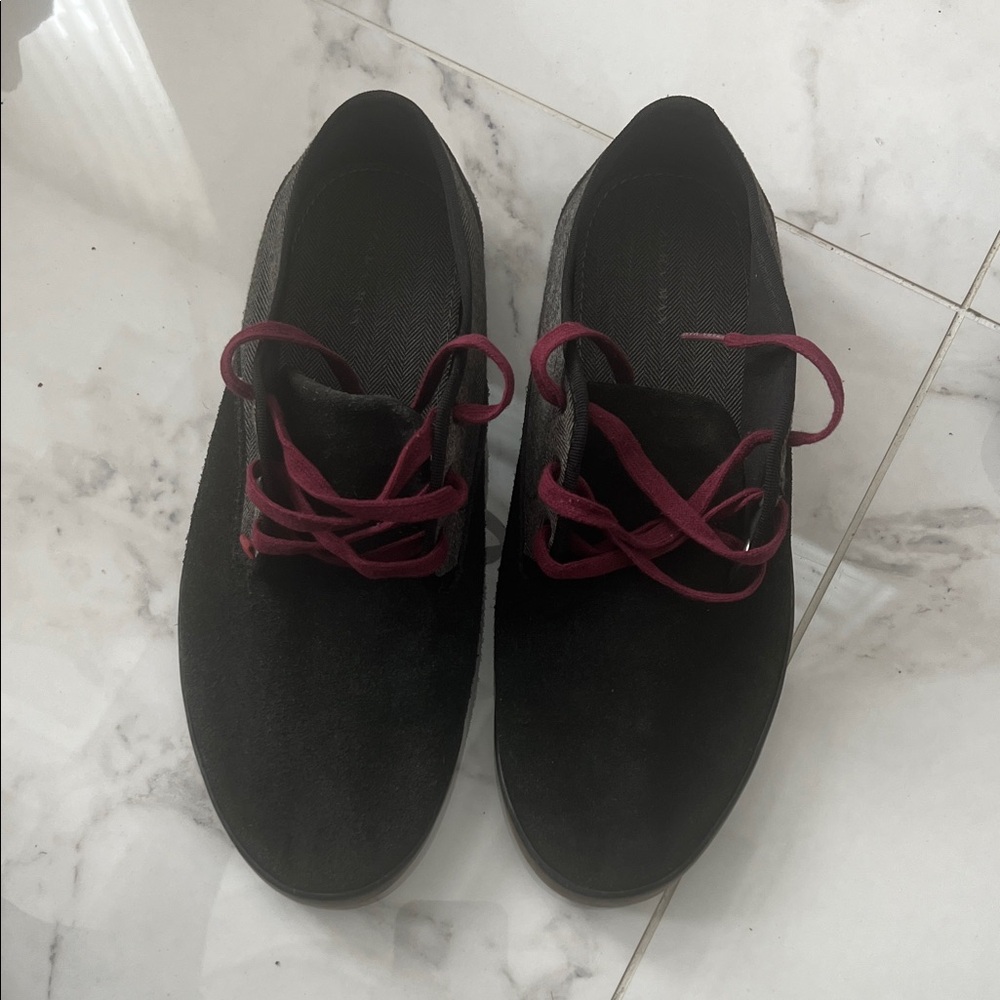 Zara Black Sneakers with Burgundy Laces size 9 very good condition
